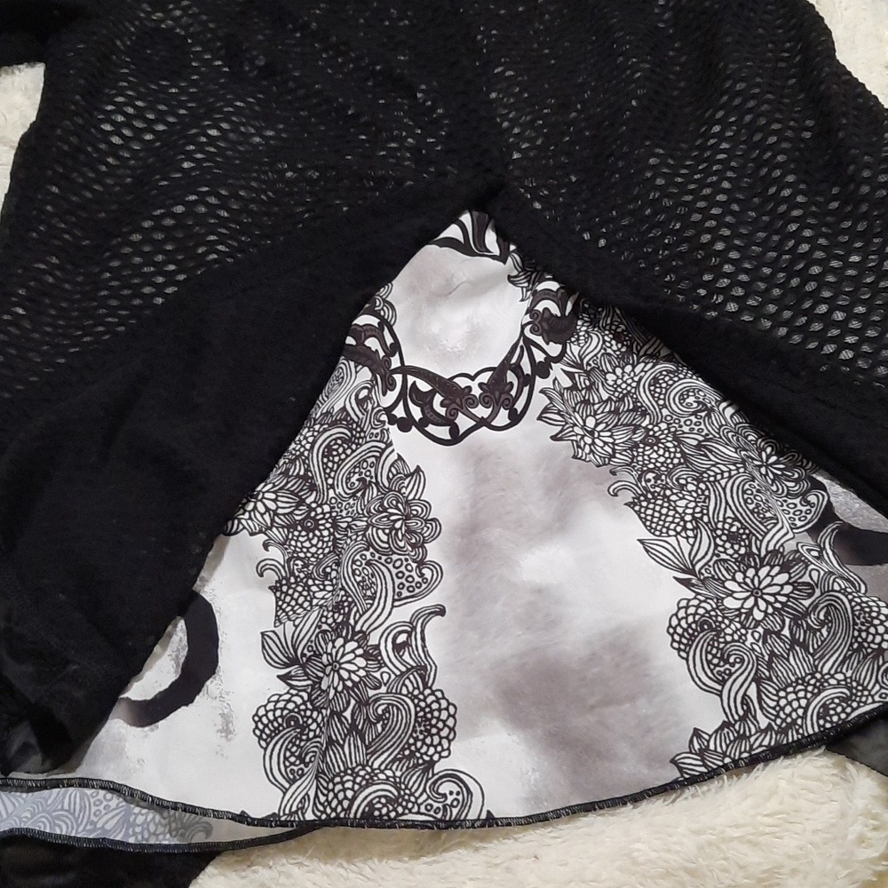 Funsport Black and Gray Lace Top - Picture 9 of 9